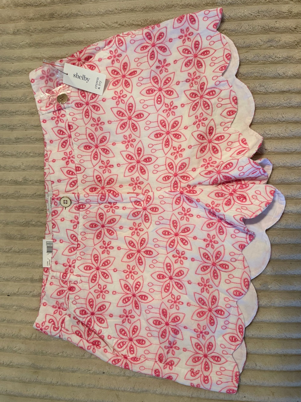 crown & ivy Shelby Pink Floral Scalloped Hem Women's Shorts